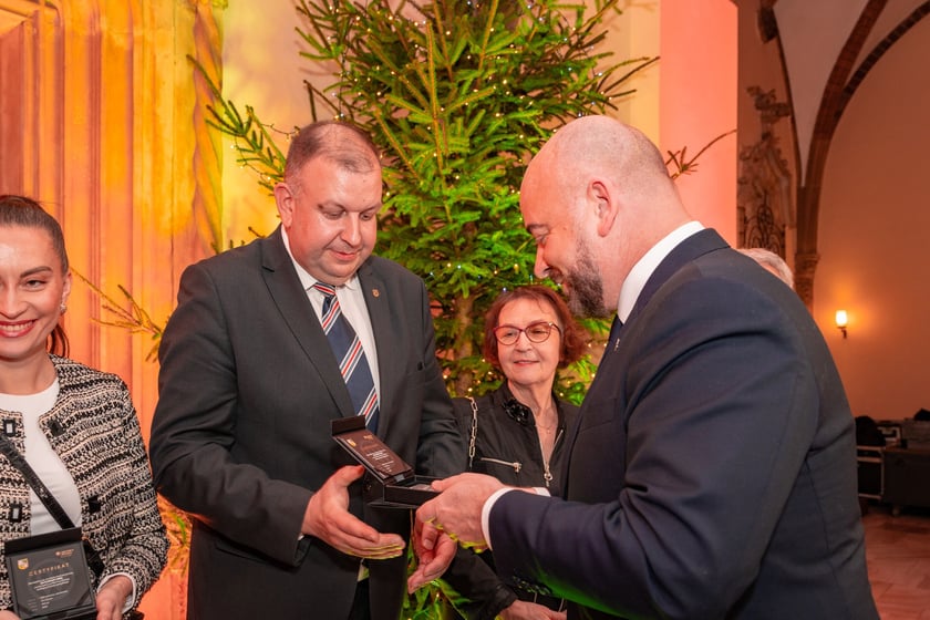 Wręczenie radnym medali "Ad Gloriam Urbis" - "Ku chwale miasta"