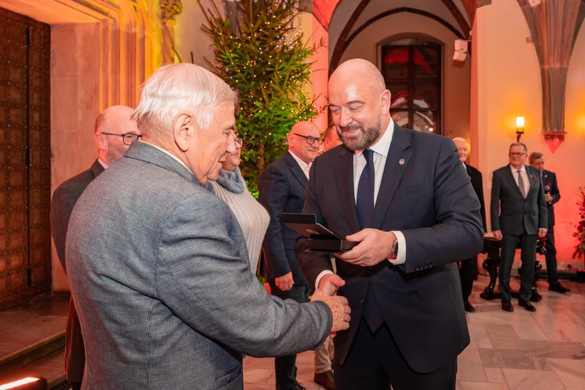 Wręczenie radnym medali "Ad Gloriam Urbis" - "Ku chwale miasta"