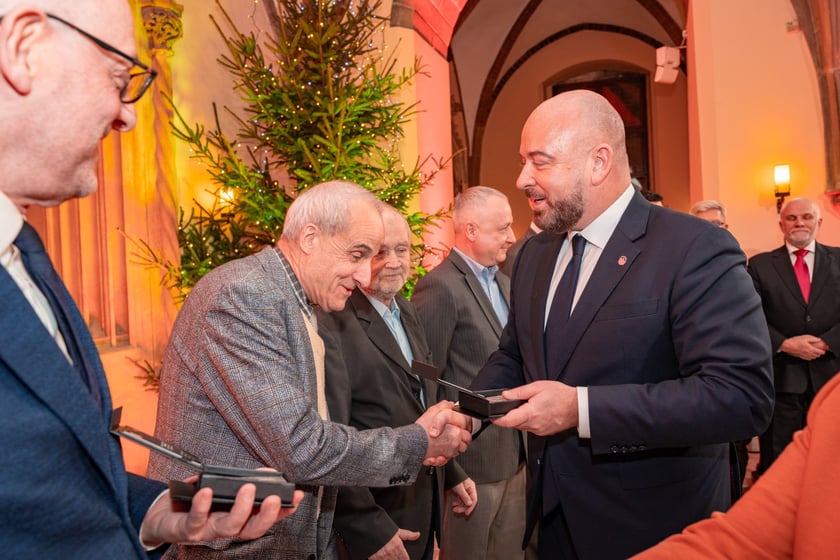 Wręczenie radnym medali "Ad Gloriam Urbis" - "Ku chwale miasta"