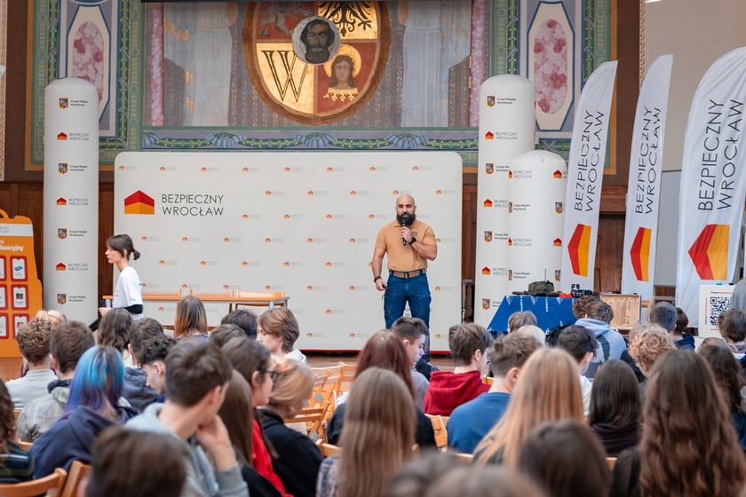 Szkolenie w ramach programu "Bezpieczny Wrocław" w I LO we Wrocławiu