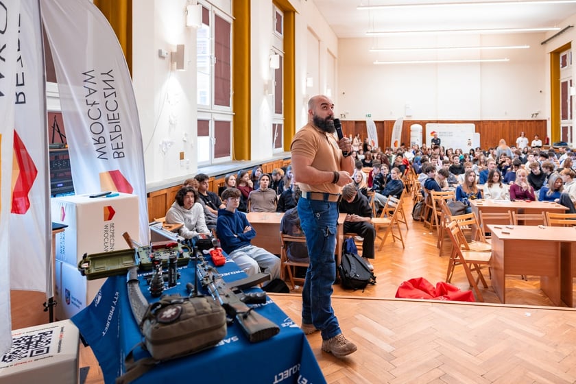 Szkolenie w ramach programu "Bezpieczny Wrocław" w I LO we Wrocławiu