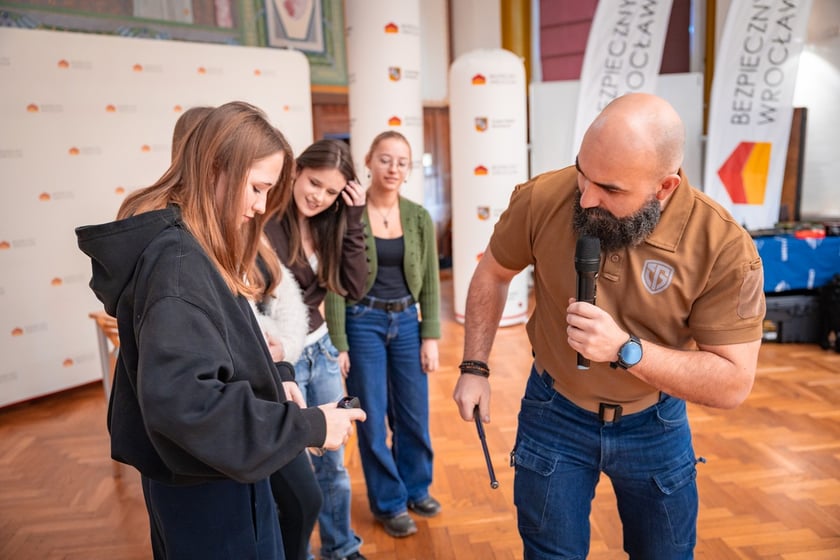 Szkolenie w ramach programu "Bezpieczny Wrocław" w I LO we Wrocławiu