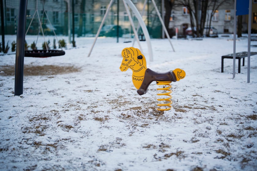 Podw&oacute;rko pomiędzy ulicami&nbsp;Komuny Paryskiej, Krasińskiego, Worcella i Pułaskiego częściowo już po remoncie