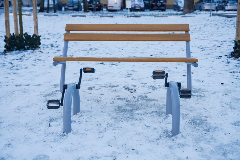 Ławeczki dla rodzic&oacute;w i dziadk&oacute;w (i nie tylko!), kt&oacute;rzy chcą aktywnie spędzać czas, w każdej sytuacji