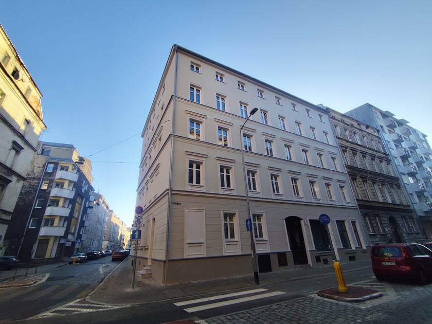 Remont elewacji kamienicy przy ul. Dworcowej 10 na Przedmieściu Oławskim