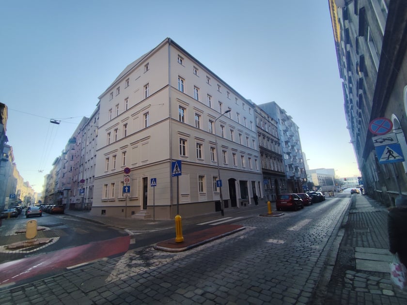 Remont elewacji kamienicy przy ul. Dworcowej 10 na Przedmieściu Oławskim