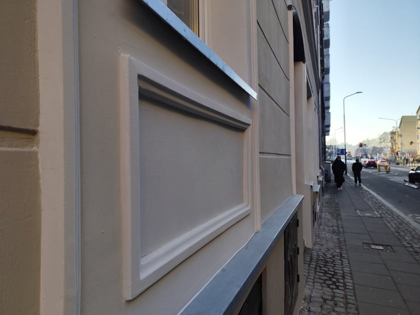 Remont elewacji kamienicy przy ul. Dworcowej 10 na Przedmieściu Oławskim