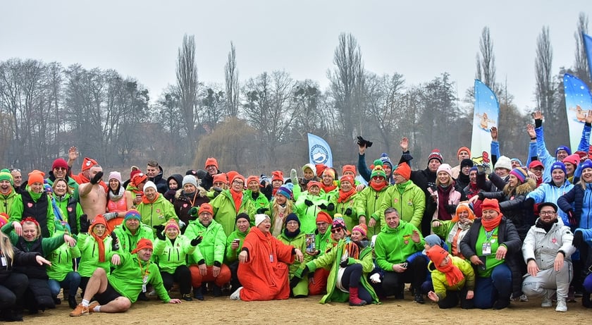 Wrocławskie Morsy grają z WOŚP. Kąpielisko Morskie Oko, 25.01.2026