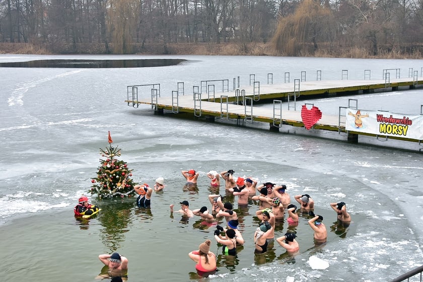 Wrocławskie Morsy grają z WOŚP. Kąpielisko Morskie Oko, 25.01.2026