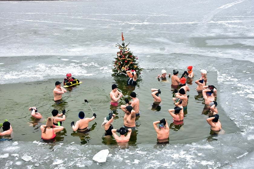 Wrocławskie Morsy grają z WOŚP. Kąpielisko Morskie Oko, 25.01.2026