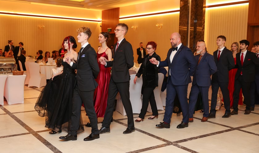 Bal studniówkowy uczniów IV LO we Wrocławiu