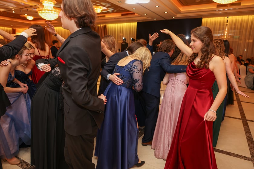 Bal studniówkowy uczniów IV LO we Wrocławiu