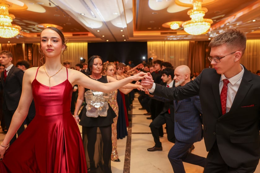 Bal studniówkowy uczniów IV LO we Wrocławiu