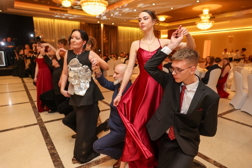 Bal studniówkowy uczniów IV LO we Wrocławiu