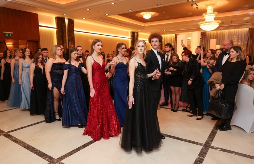 Bal studniówkowy uczniów IV LO we Wrocławiu