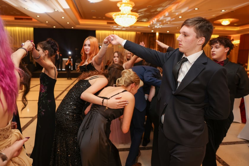 Bal studniówkowy uczniów IV LO we Wrocławiu