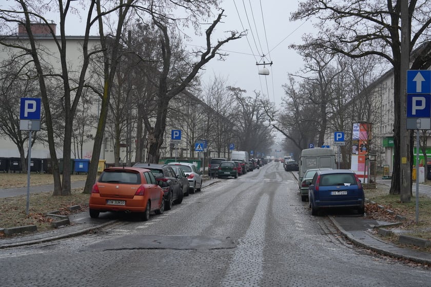 Uwaga, trudne warunki na drogach! Utrudnienia dla pasażer&oacute;w komunikacji, 5 luty 2026 r.