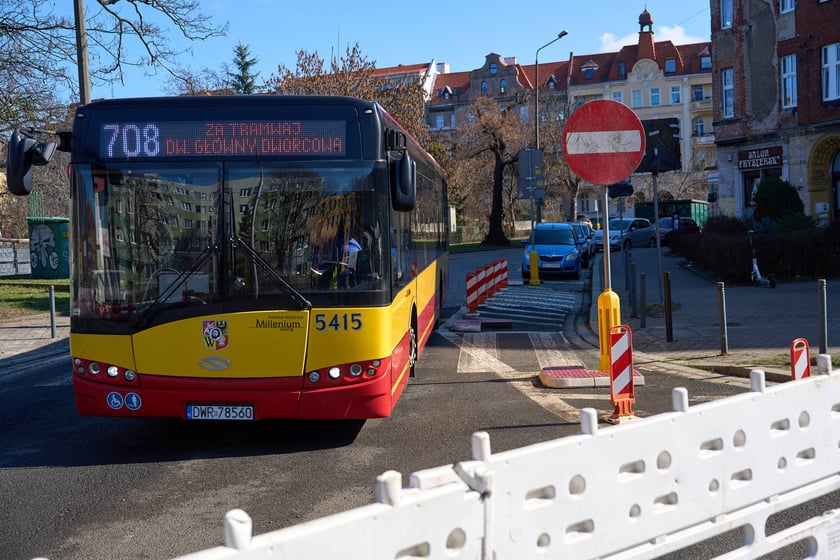 Remont torowiska w rejonie skrzyżowania Glinianej z Łódzką