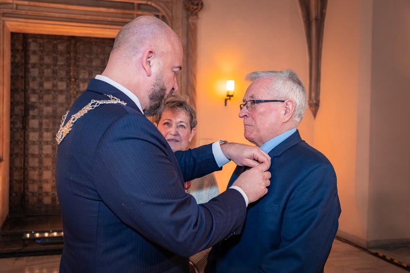 Uroczystość wręczenia medali za Długoletnie Pożycie Małżeńskie w Ratuszu we Wrocławiu