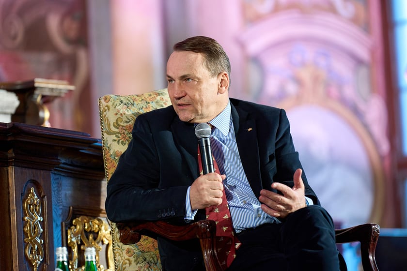 Radosław Sikorski, wicepremier, minister spraw zagranicznych na otwarciu East West Forum w Auli Leopoldina.
