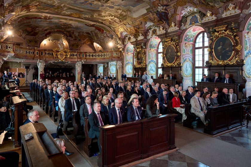 Radosław Sikorski, wicepremier, minister spraw zagranicznych na otwarciu East West Forum w Auli Leopoldina.