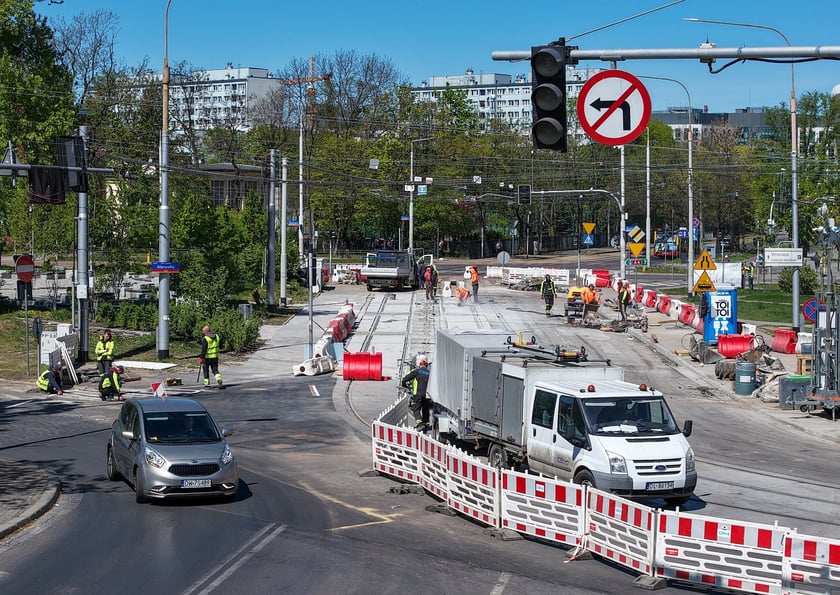Ostatnie prace w rejonie skrzyżowania Glinianej z Borowską. Zdjęcie z 28 kwietnia. 1 maja pojadą tędy tramwaje