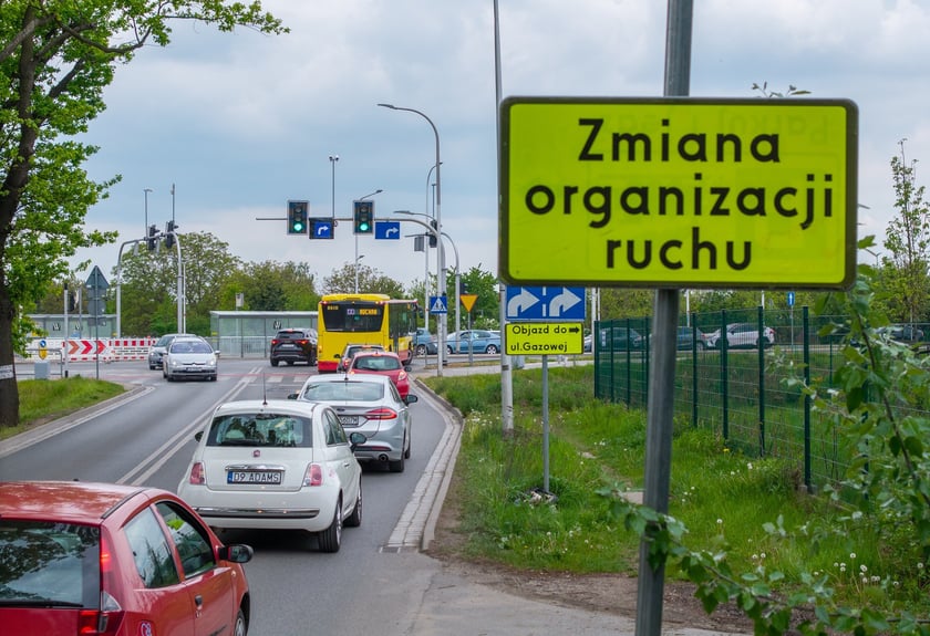 Skrzyżowanie Konduktorskiej z Buforową po zmianie organizacji ruchu (zdjęcie z sobotniego popołudnia 9 maja 2026)