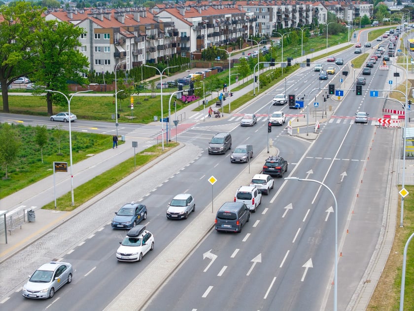 Skrzyżowanie Konduktorskiej z Buforową po zmianie organizacji ruchu (zdjęcie z sobotniego popołudnia 9 maja 2026)