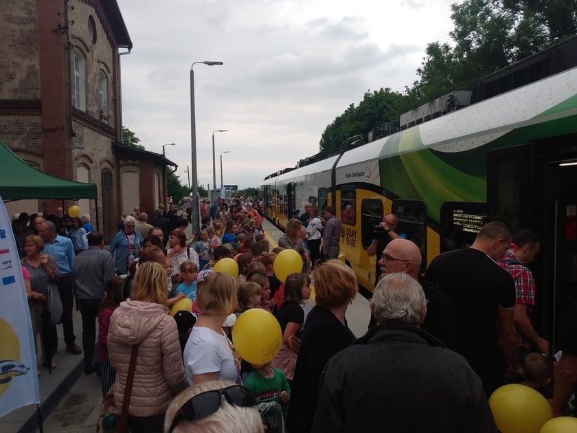 W poniedziałek, 6 czerwca, odbył się inauguracyjny przejazd pociągu z Wrocławia Głównego do Świdnicy. regularne kursy wracają na trasę od 12 czerwca.