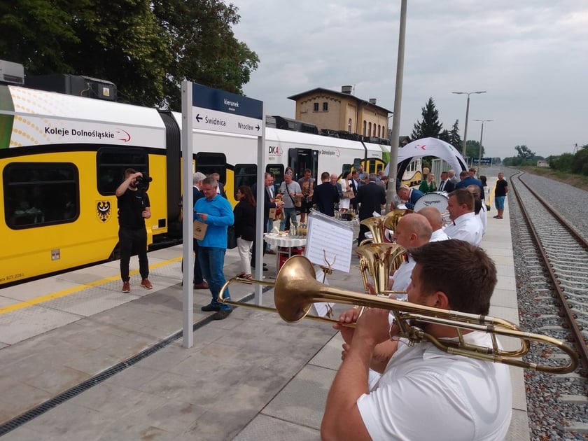 W poniedziałek, 6 czerwca, odbył się inauguracyjny przejazd pociągu z Wrocławia Głównego do Świdnicy. regularne kursy wracają na trasę od 12 czerwca.
