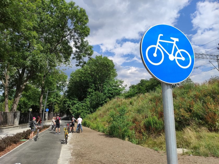 Nowe odcinki Promenady Krzyckiej zostały oddane do użytku. Mieszkańcy mogą korzystać z fragmentów między ul. Bardzką i Śliwkową oraz ul. Ziębicką i Gazową.