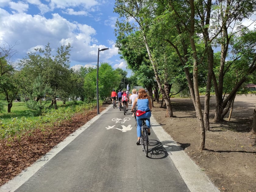 Nowe odcinki Promenady Krzyckiej zostały oddane do użytku. Mieszkańcy mogą korzystać z fragmentów między ul. Bardzką i Śliwkową oraz ul. Ziębicką i Gazową.