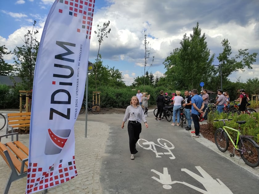 Nowe odcinki Promenady Krzyckiej zostały oddane do użytku. Mieszkańcy mogą korzystać z fragmentów między ul. Bardzką i Śliwkową oraz ul. Ziębicką i Gazową.