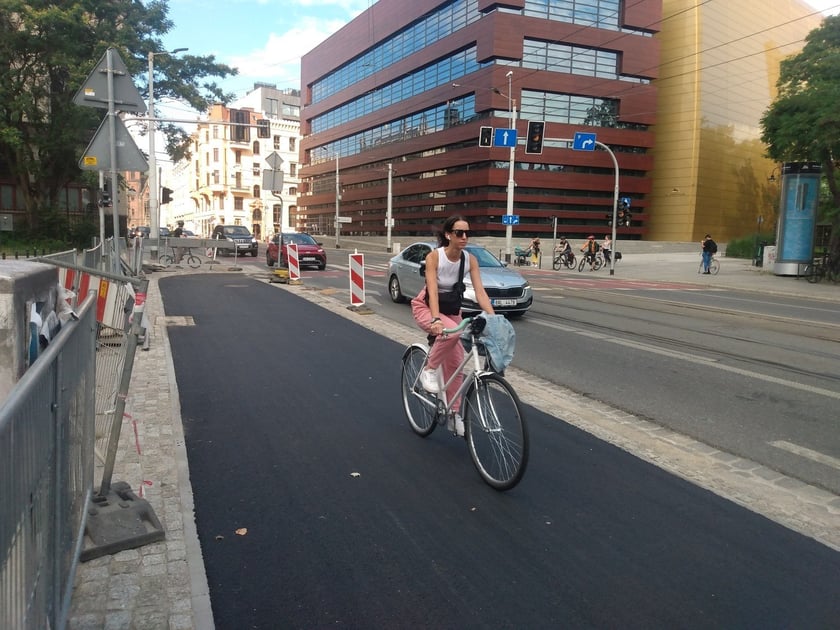 Trwa budowa drogi rowerowej przy ul. Sądowej, która połączy pl. Legionów z NFM