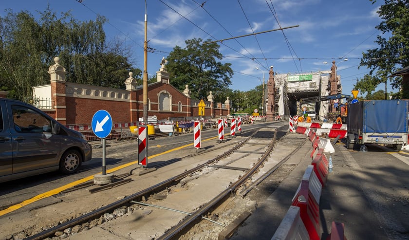 W połowie sierpnia na moście Zwierzynieckim trwają intensywne prace