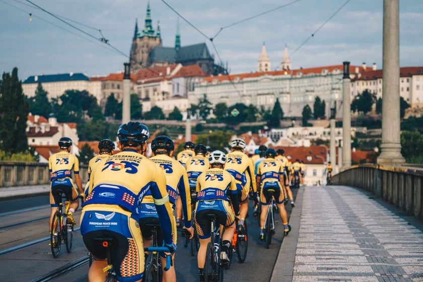 Uczestnicy przejazdu European Peace Ride w 2021 r.