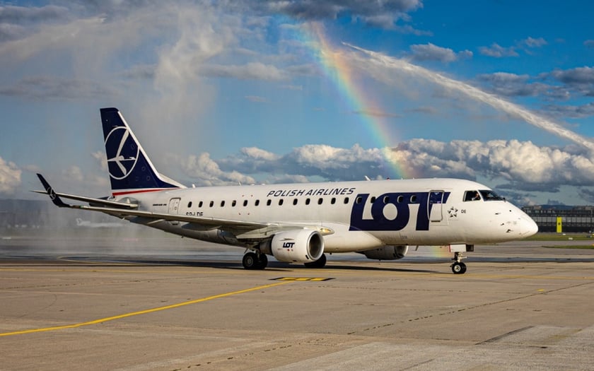 73. miejsce w rankingu Skytrax ? LOT. Samolotami linii LOT dolecimy z Warszawy i do Warszawy.