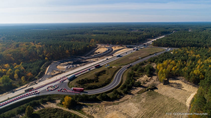 Na zdjęciu przebudowa drogi krajowej DK18 w autostradę A18