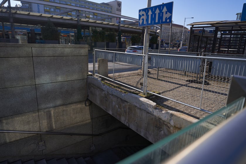 Schody do przejścia podziemnego przy Pasażu Grunwaldzkim