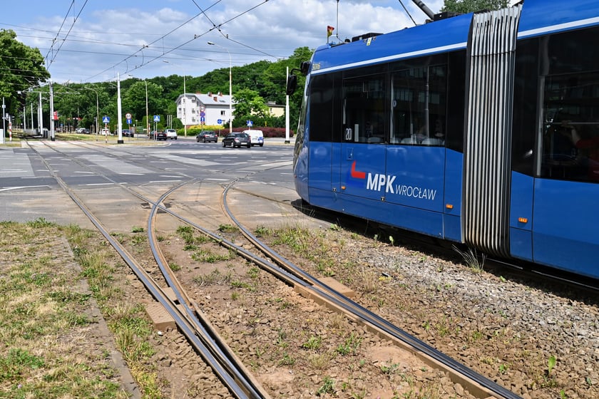 Remont ul. Legnickiej to trzy zadania. Jedno z nich to wymiana rozjazdów prowadzących z ul. Legnickiej w Milenijną.