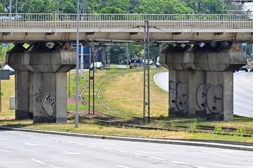 Najważniejszym elementem remontu torowiska w ul. Legnickiej jest odcinek od ul. Zachodniej do Niedźwiedziej.