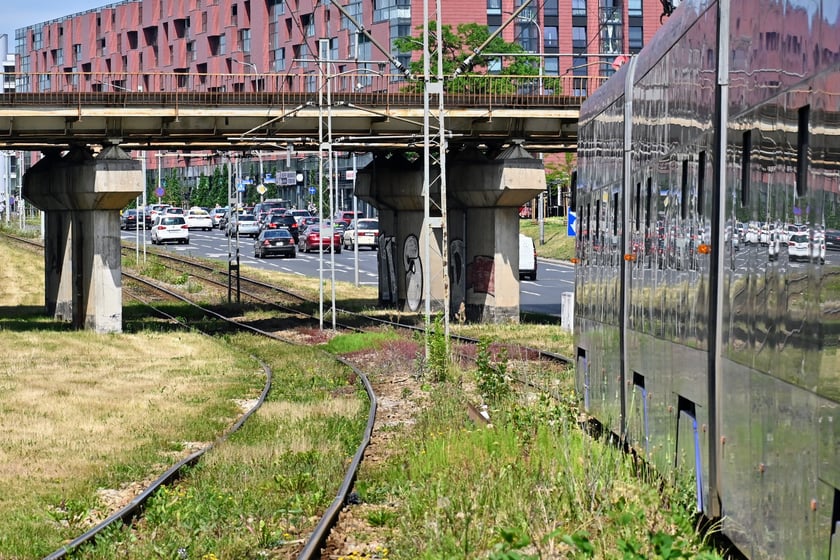 Najważniejszym elementem remontu torowiska w ul. Legnickiej jest odcinek od ul. Zachodniej do Niedźwiedziej.