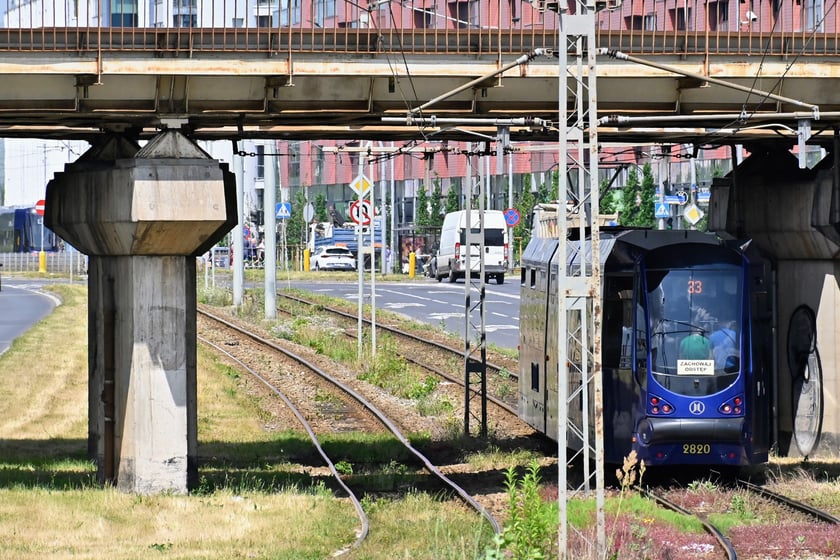Najważniejszym elementem remontu torowiska w ul. Legnickiej jest odcinek od ul. Zachodniej do Niedźwiedziej.