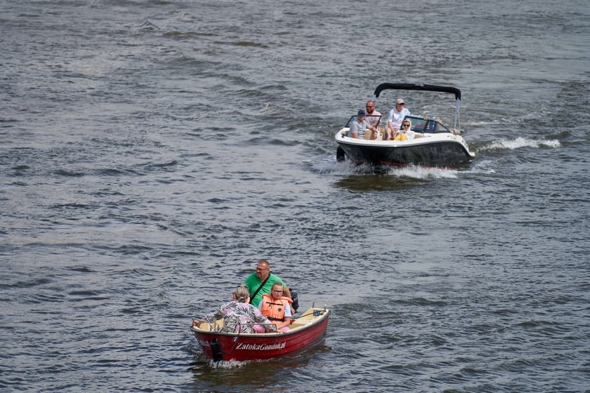 Parada statków na Odrze z okazji Dnia Marynarza Rzecznego.