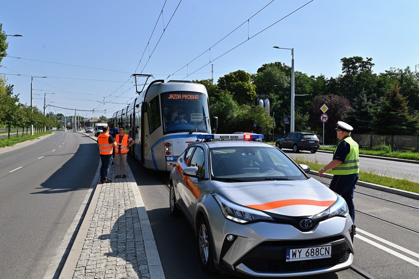 Próbny przejazd tramwaju nowym odcinkiem trasy autobusowo-tramwajowej. Testowany był odcinek od przystanku Park Biznesu do przystanku Rogowska.