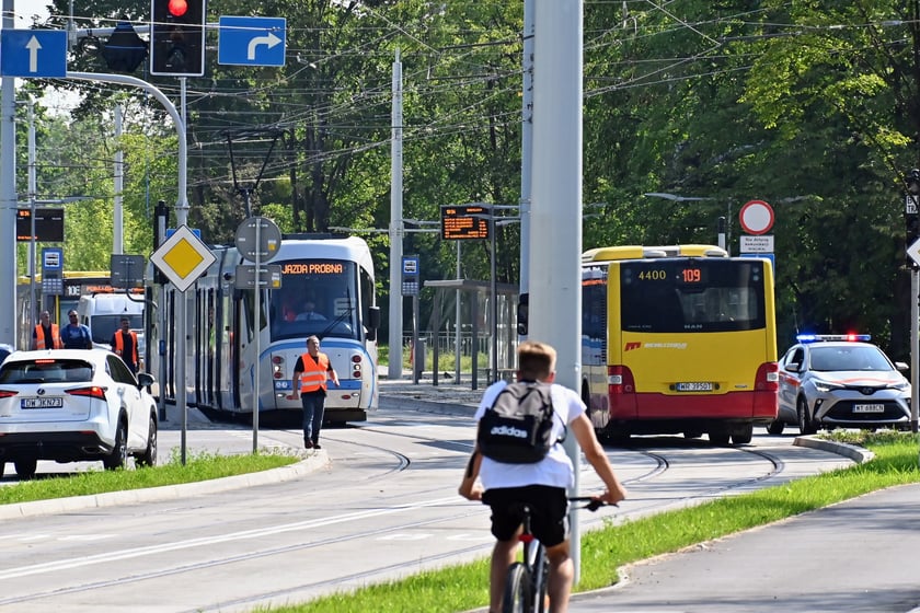 Próbny przejazd tramwaju nowym odcinkiem trasy autobusowo-tramwajowej. Testowany był odcinek od przystanku Park Biznesu do przystanku Rogowska.