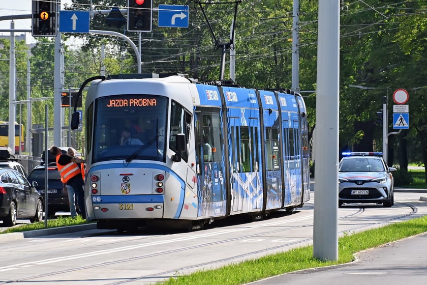 Próbny przejazd tramwaju nowym odcinkiem trasy autobusowo-tramwajowej. Testowany był odcinek od przystanku Park Biznesu do przystanku Rogowska.