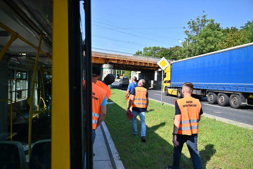 Próbny przejazd tramwaju nowym odcinkiem trasy autobusowo-tramwajowej. Testowany był odcinek od przystanku Park Biznesu do przystanku Rogowska.