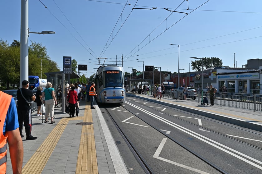 Próbny przejazd tramwaju nowym odcinkiem trasy autobusowo-tramwajowej. Testowany był odcinek od przystanku Park Biznesu do przystanku Rogowska.