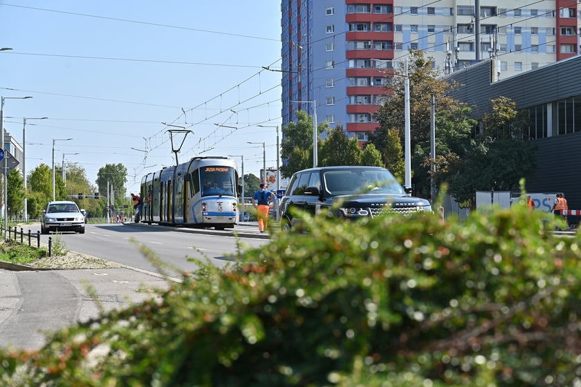 Próbny przejazd tramwaju nowym odcinkiem trasy autobusowo-tramwajowej. Testowany był odcinek od przystanku Park Biznesu do przystanku Rogowska.